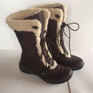 UGG snow boots w/ fur lining **GENTLY USED**